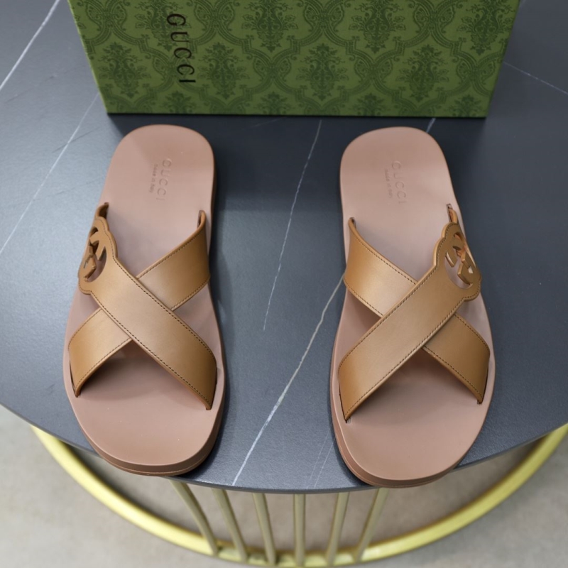G*u*i slippers
